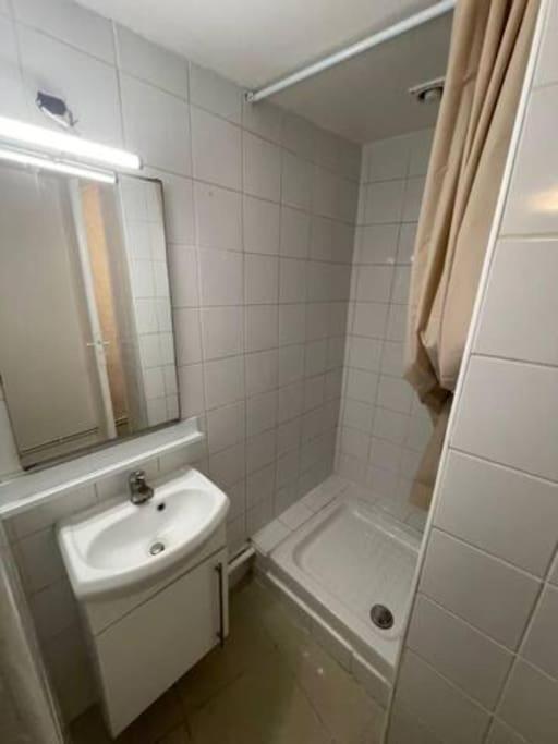 Grand Appartement - Montmartre - Republique - Anvers - 6 Pers Paris Exterior foto